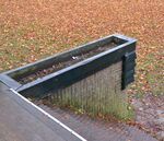 Een van de bloembakken, vanuit de tent gefotografeerd
<br/>
Richard Keijzer, 2015-11-05